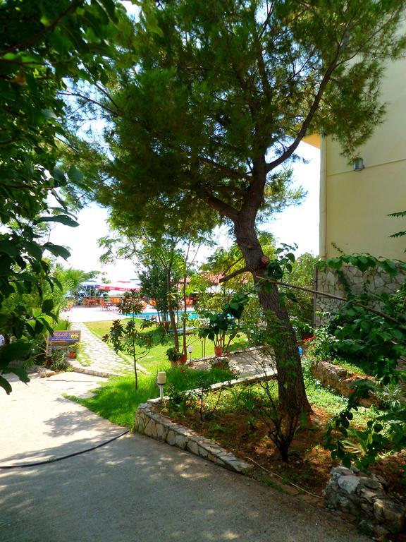 Hotel Belle Vue Dhermi Bagian luar foto